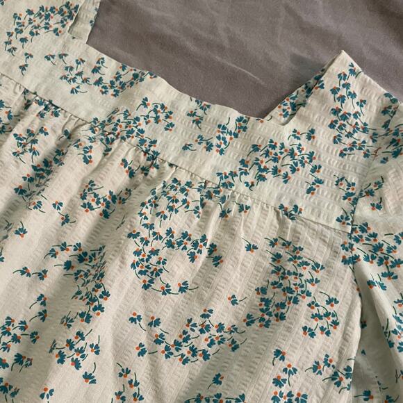 White Cotton Top with floral pattern - Picture 2 of 9